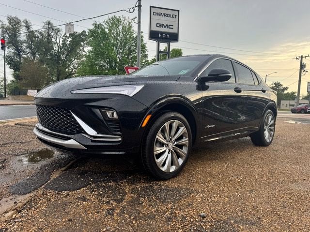 2025 Buick Envista Avenir in Ebony Twilight Metallic — front three-quarter view